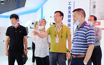 重庆市北碚区一行领导对ng28.com科技总部进行参观调研